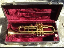 Ancienne trompette a restaurer marque à identifier ( lark )