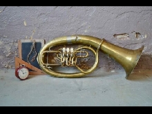 Saxhorn tenor ou baryton ancien vintage instrument de musique  cuivre pour déco