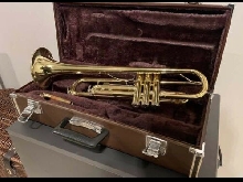 Trompette Yamaha YTR 2420 vernie avec etui