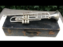 Ancienne trompette 3 pistons en métal argenté JÊROME THIBOUVILLE LAMY + valise