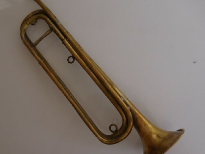 Trompette cavalerie COUESNON instrument vent cuivre musique Paris France N2500
