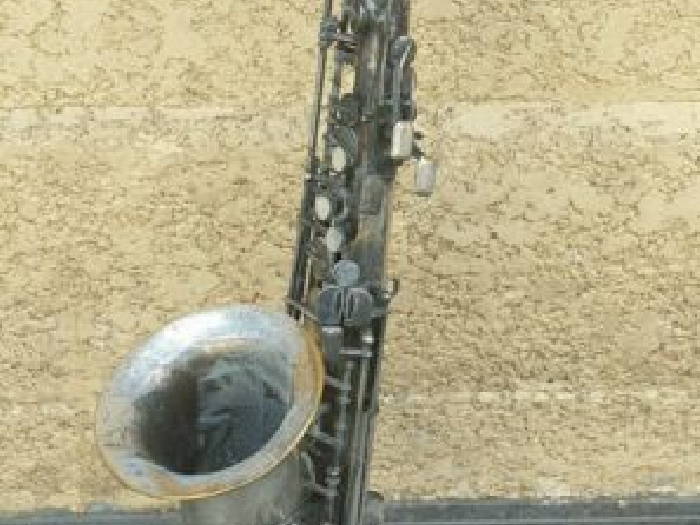 Saxophone alto Universal Paris..dolnet
