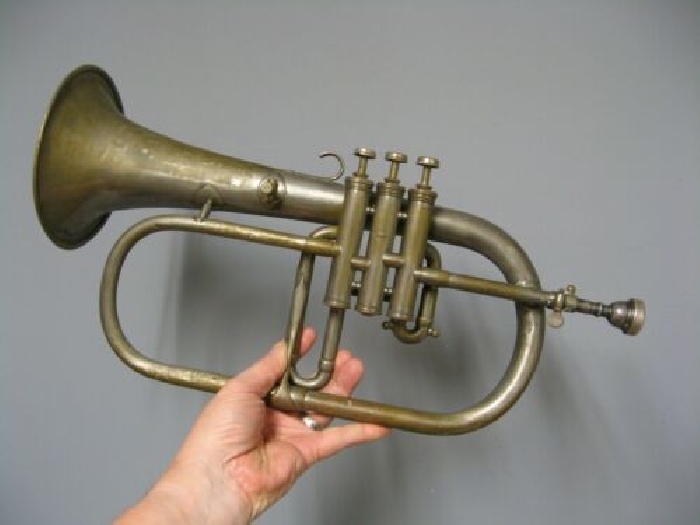 Ancien bugle Lebrun Bruxelles. Instrument à vent.