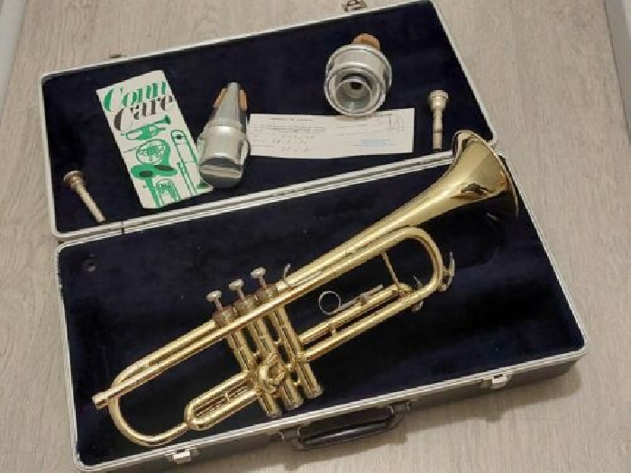 Trompette Conn Care de 1980 vendue dans son étui d'origine avec les accessoires